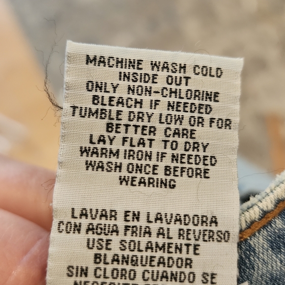 NWT STS Blue Aubrey lightwash distressed stretch denim shorts. Size 30 (10) - Picture 15 of 16